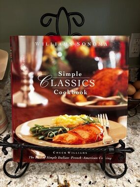Williams Sonoma Simple Classics Cookbook - Excellent like new condition